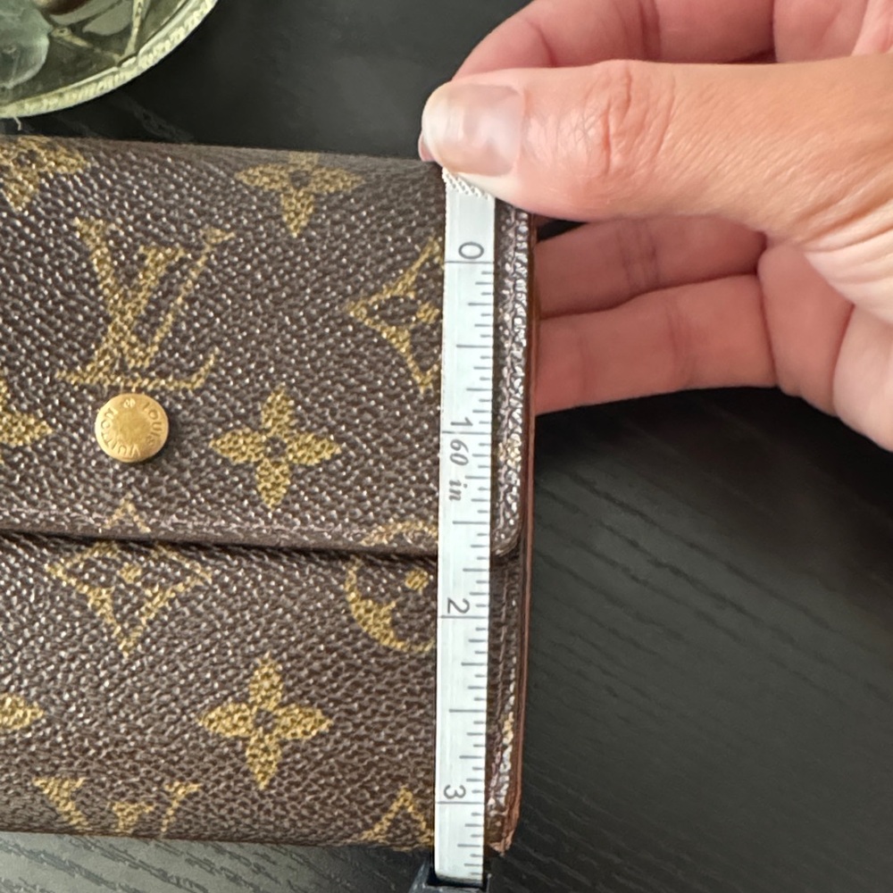 Louis Vuitton VINTAGE Compact Monogram Wallet - Picture 10 of 11
